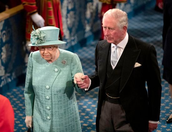 英国女王去年12月在查尔斯暗同下主持国会开议仪式。美联社